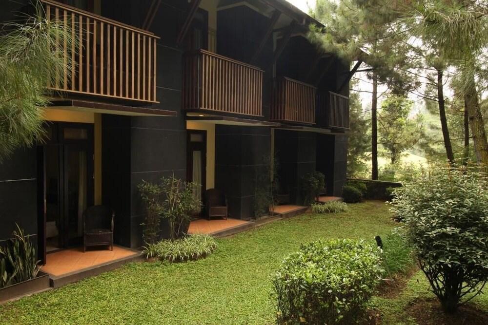 Puteri Gunung Hotel Lembang Eksteriør billede