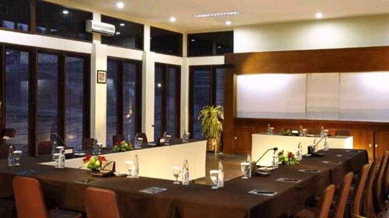 Puteri Gunung Hotel Lembang Eksteriør billede