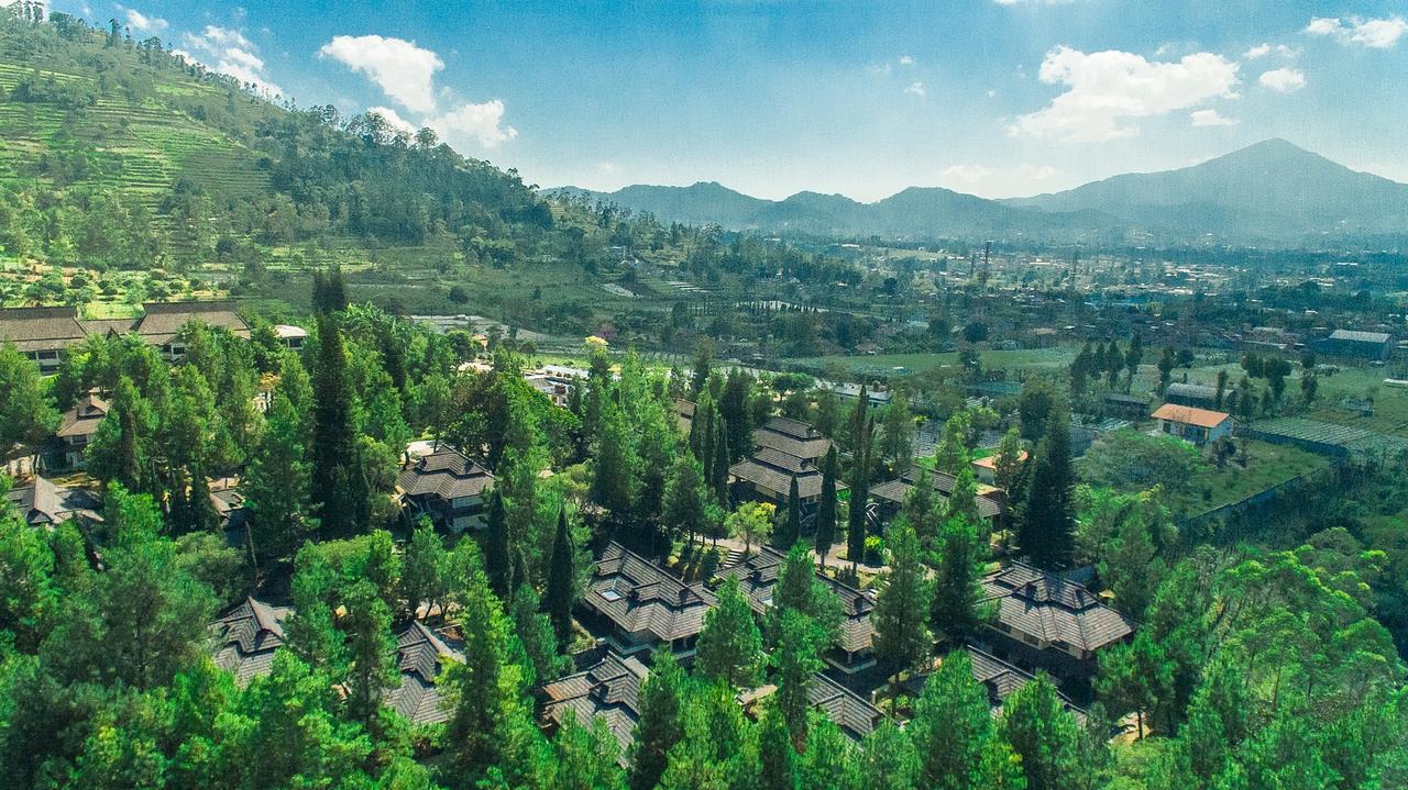 Puteri Gunung Hotel Lembang Eksteriør billede