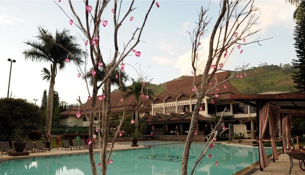 Puteri Gunung Hotel Lembang Eksteriør billede