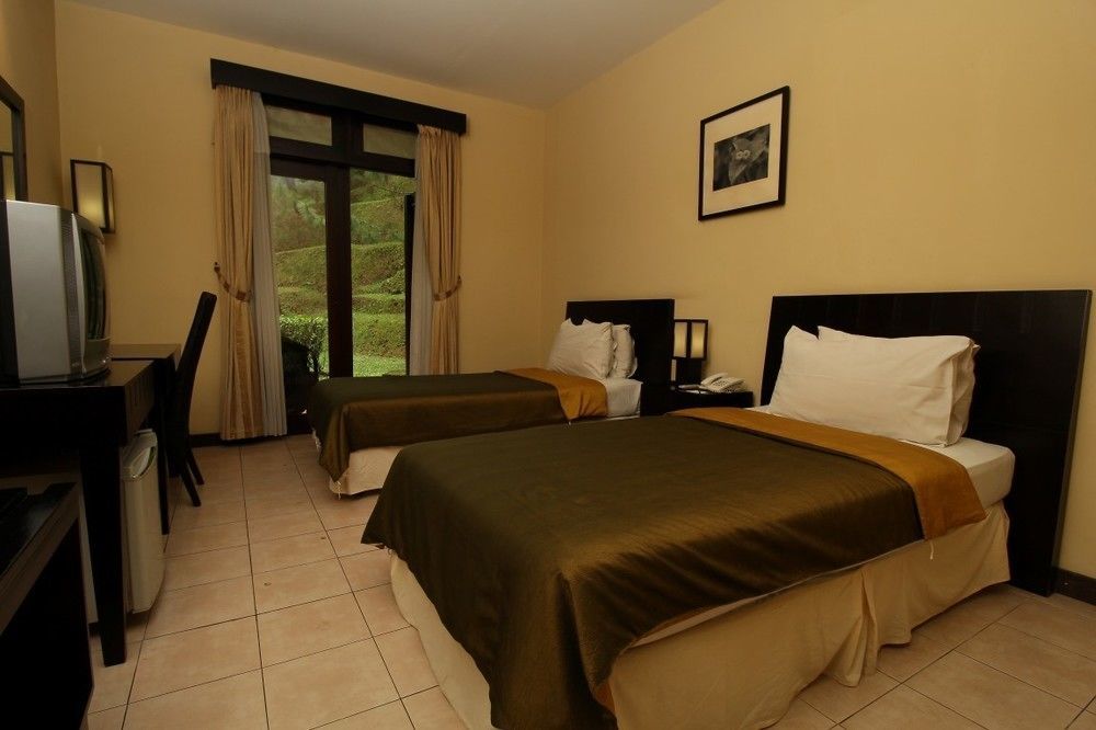 Puteri Gunung Hotel Lembang Eksteriør billede