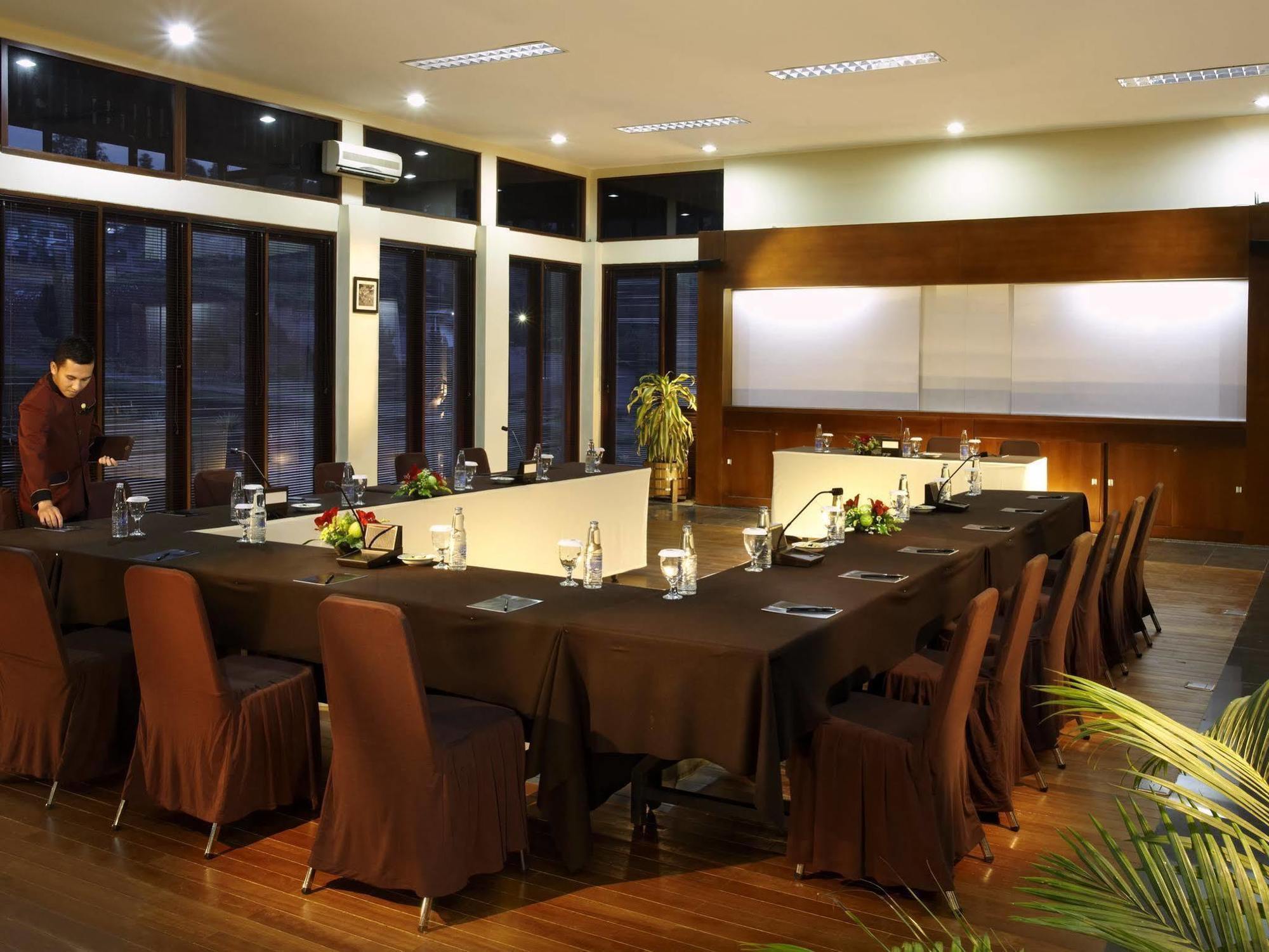 Puteri Gunung Hotel Lembang Eksteriør billede