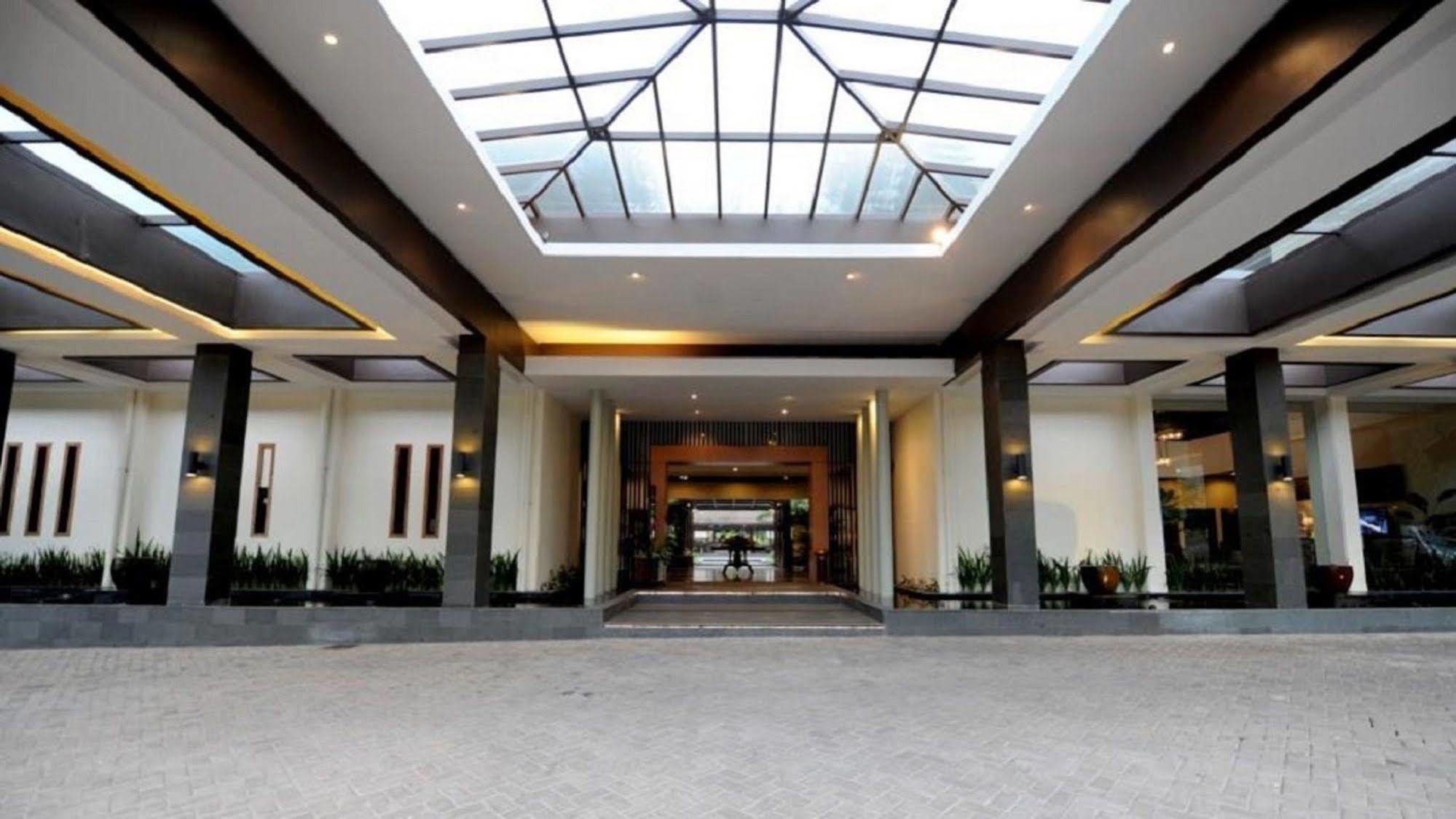 Puteri Gunung Hotel Lembang Eksteriør billede
