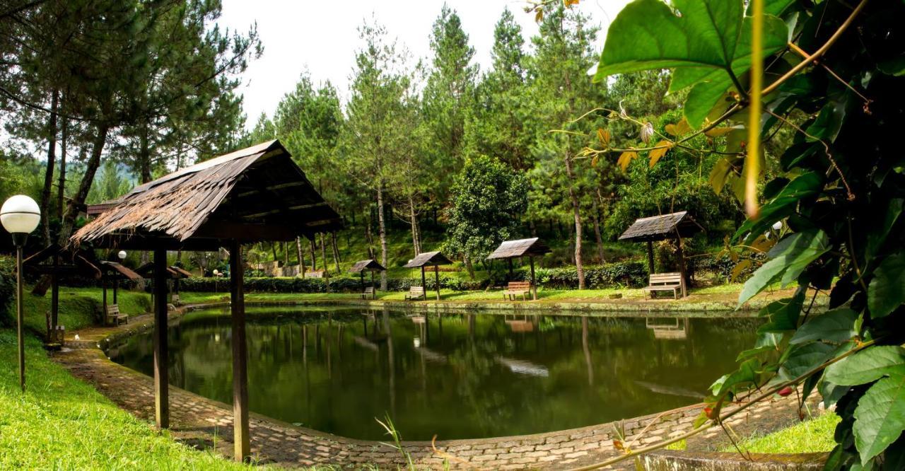 Puteri Gunung Hotel Lembang Eksteriør billede